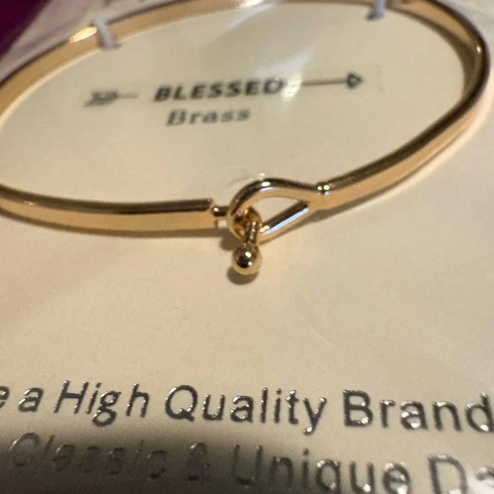 Blessed bracelet Bangle in gold